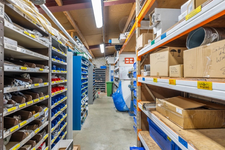 BedrijfsruimteaanDamweg 3<br/> inSchoorl