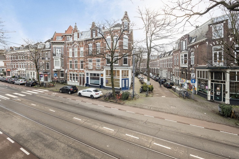 Bekijk foto Winkelruimte aan de Bergweg 150 in Rotterdam