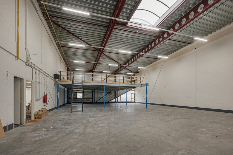BedrijfsruimteaanParellaan 24<br/> inHoofddorp