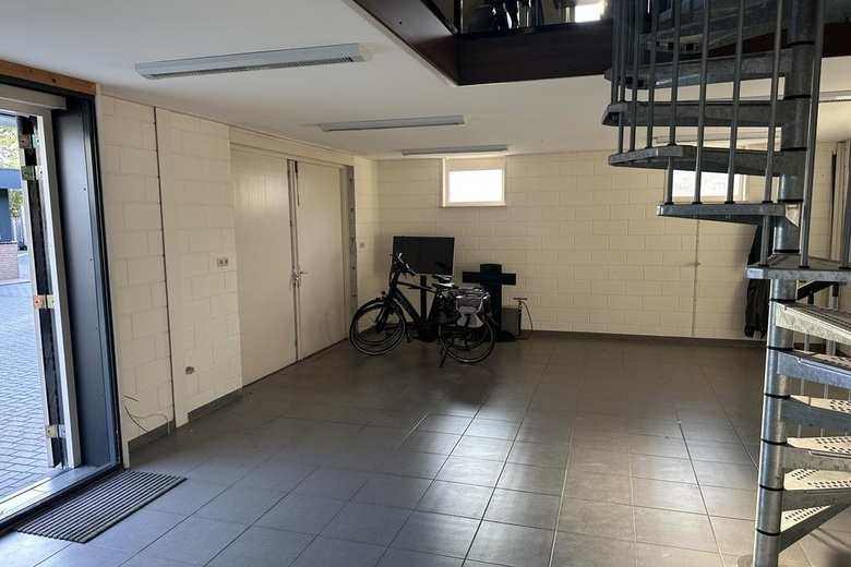 BedrijfsruimteaanHoofdstraat 91<br/> inZenderen