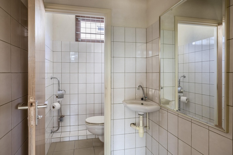 BedrijfsruimteaanM. Beenstraat 16<br/> inSpijkenisse