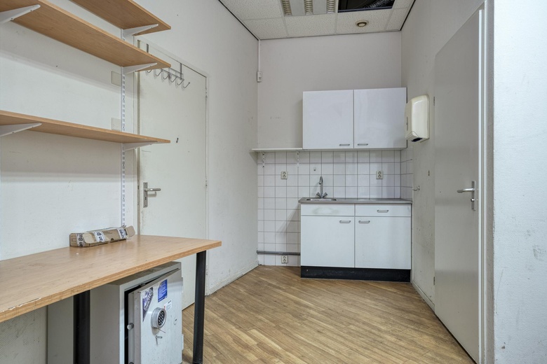 WinkelruimteaanUitslagsweg 93 3<br/> inHengelo WinkelruimteaanUitslagsweg 93 3<br/> inHengelo