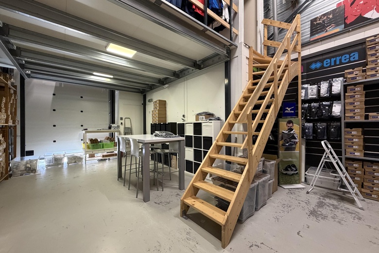 BedrijfsruimteaanDe Plaats 33 A<br/> inHendrik-Ido-Ambacht