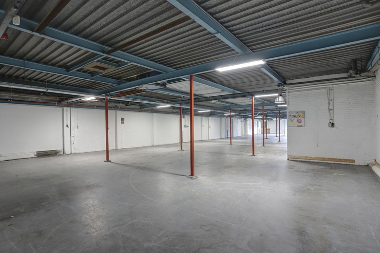 BedrijfsruimteaanToutenburgstraat 11<br/> inLeeuwarden BedrijfsruimteaanToutenburgstraat 11<br/> inLeeuwarden