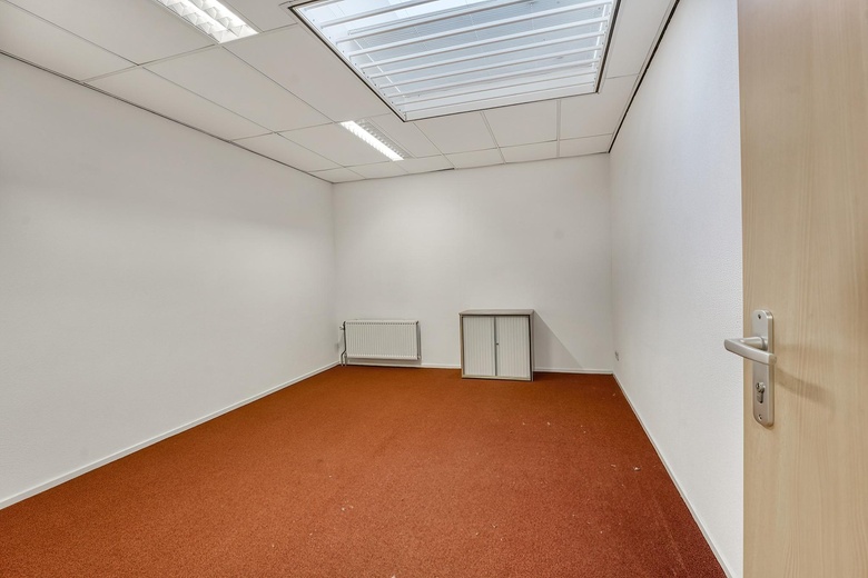 KantoorruimteaanLuzernestraat 37 A<br/> inNieuw-Vennep