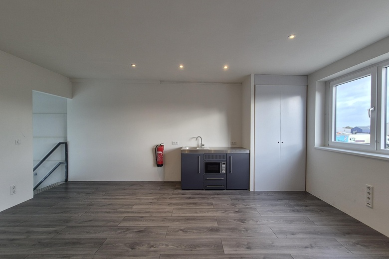 BedrijfsruimteaanIndustrieweg 11 02<br/> inVuren