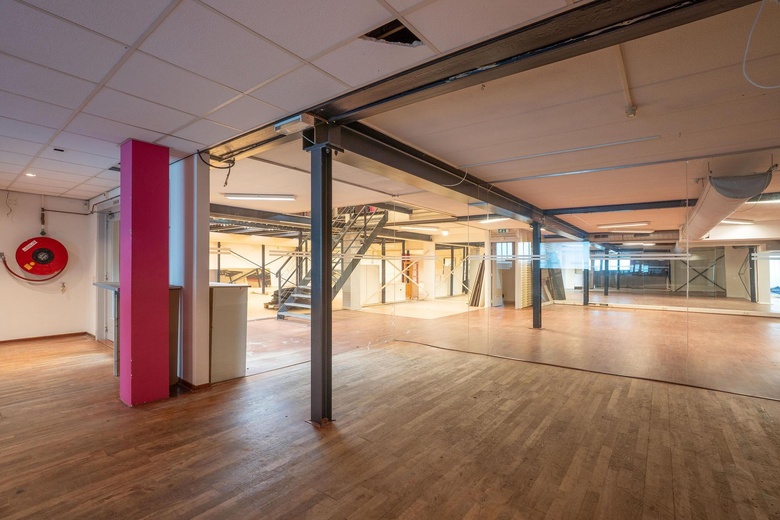 BedrijfsruimteaanParallelweg 58<br/> inGeleen BedrijfsruimteaanParallelweg 58<br/> inGeleen