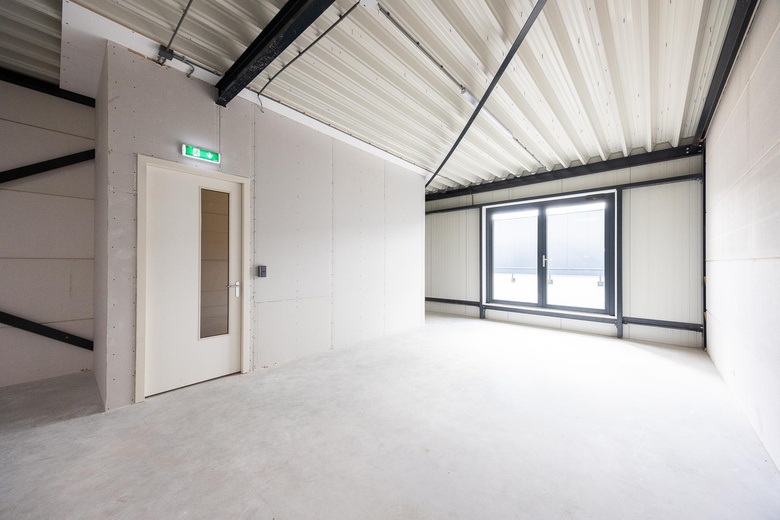 BedrijfsruimteaanKabelweg 45<br/> inRoelofarendsveen BedrijfsruimteaanKabelweg 45<br/> inRoelofarendsveen
