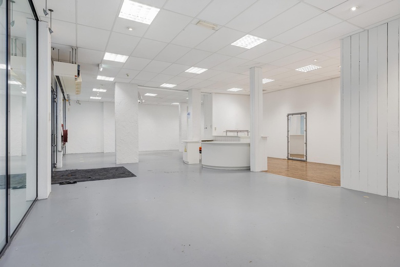 WinkelruimteaanWinkelcentrum De Schoof 21<br/> inHendrik-Ido-Ambacht WinkelruimteaanWinkelcentrum De Schoof 21<br/> inHendrik-Ido-Ambacht