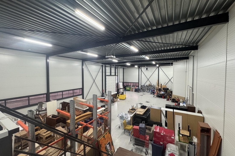 BedrijfsruimteaanRak 24<br/> inWestzaan