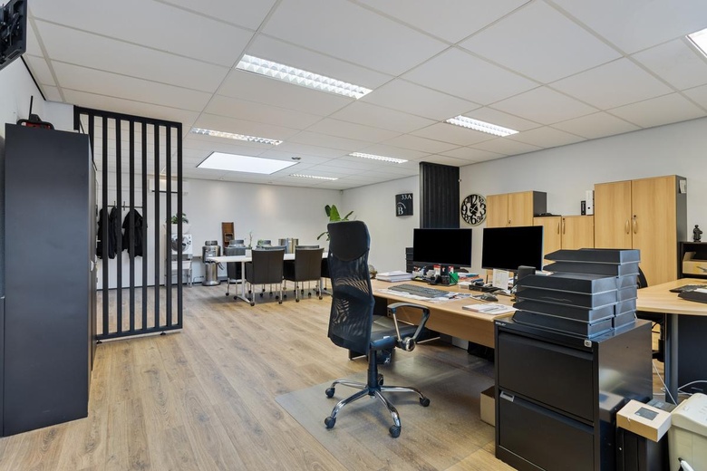 BedrijfsruimteaanLuzernestraat 33 A<br/> inNieuw-Vennep