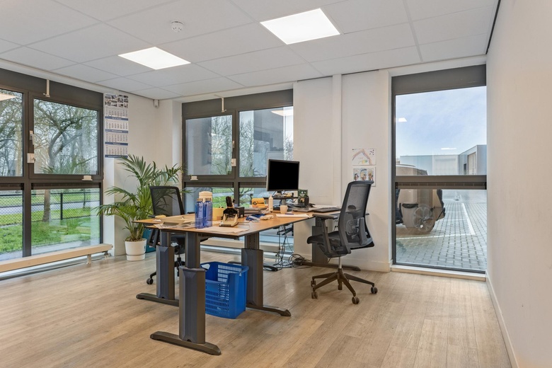 BedrijfsruimteaanZandzuigerstraat 52<br/> inAlmere BedrijfsruimteaanZandzuigerstraat 52<br/> inAlmere
