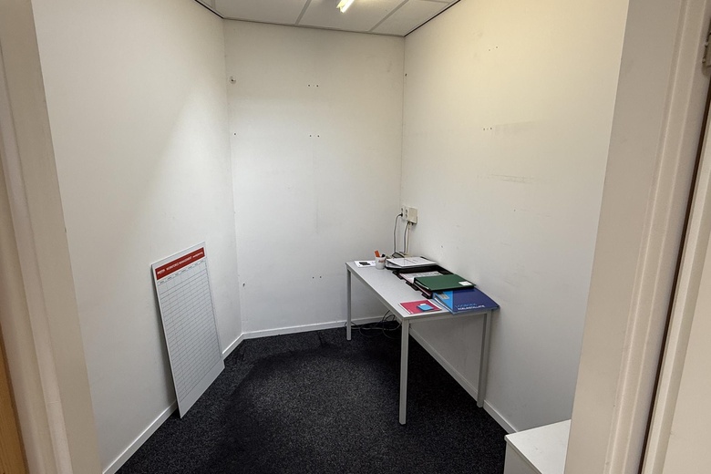 WinkelruimteaanMoriaanseweg Oost 76 b<br/> inHellevoetsluis WinkelruimteaanMoriaanseweg Oost 76 b<br/> inHellevoetsluis