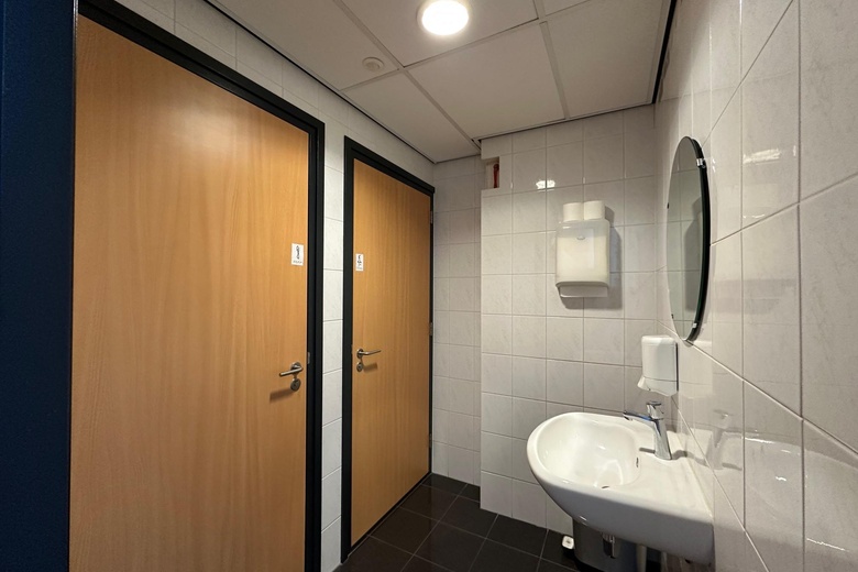 KantoorruimteaanLuzernestraat 19 - 21<br/> inNieuw-Vennep KantoorruimteaanLuzernestraat 19 - 21<br/> inNieuw-Vennep