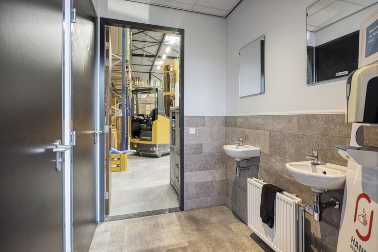 BedrijfsruimteaanKlompenmakerstraat 21<br/> inNaaldwijk