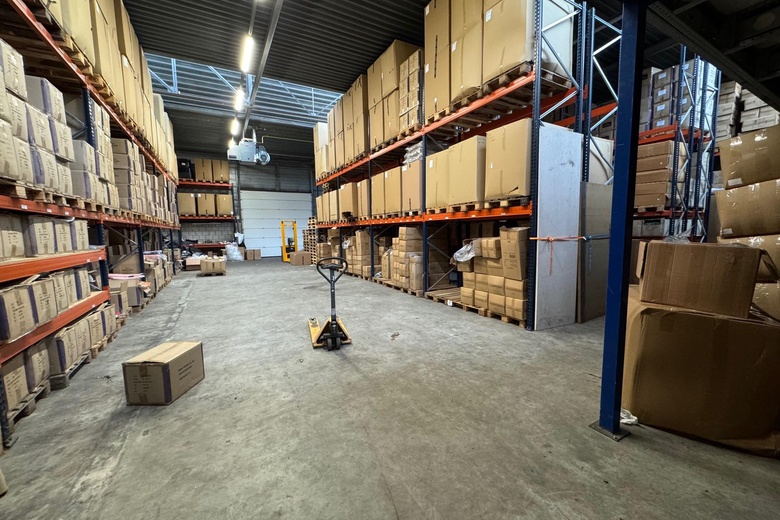 BedrijfsruimteaanElftweg 40 - 42<br/> inRaamsdonksveer