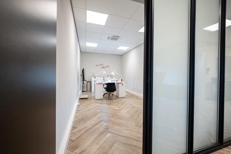 BedrijfsruimteaanHopperweg 11 17<br/> inHellevoetsluis