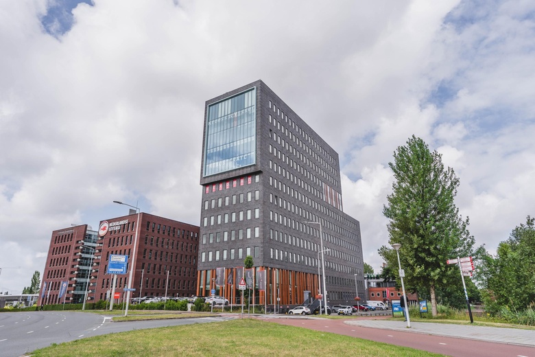 Bekijk foto 1 van Laan van Zuid Hoorn 70