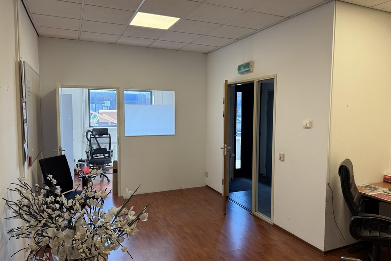 BedrijfsruimteaanBijdorp-West 79<br/> inBarendrecht BedrijfsruimteaanBijdorp-West 79<br/> inBarendrecht