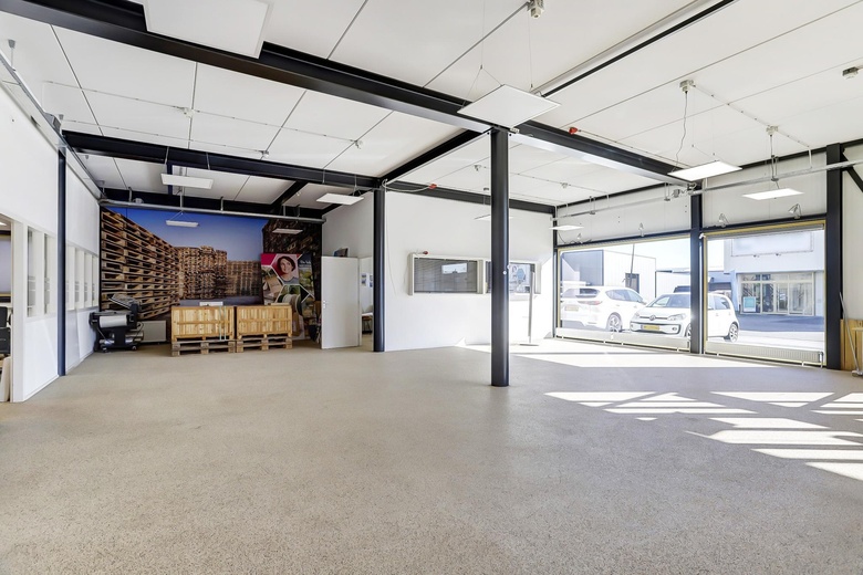 BedrijfsruimteaanAmbachtsstraat 75<br/> inWinterswijk BedrijfsruimteaanAmbachtsstraat 75<br/> inWinterswijk