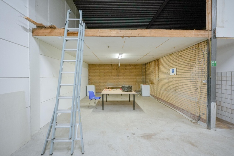 BedrijfsruimteaanOranjelaan 42 j<br/> inBeek en Donk