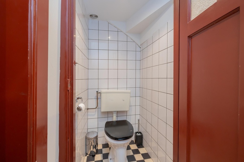 WinkelruimteaanHaarlemmerstraat 18<br/> inLeiden WinkelruimteaanHaarlemmerstraat 18<br/> inLeiden