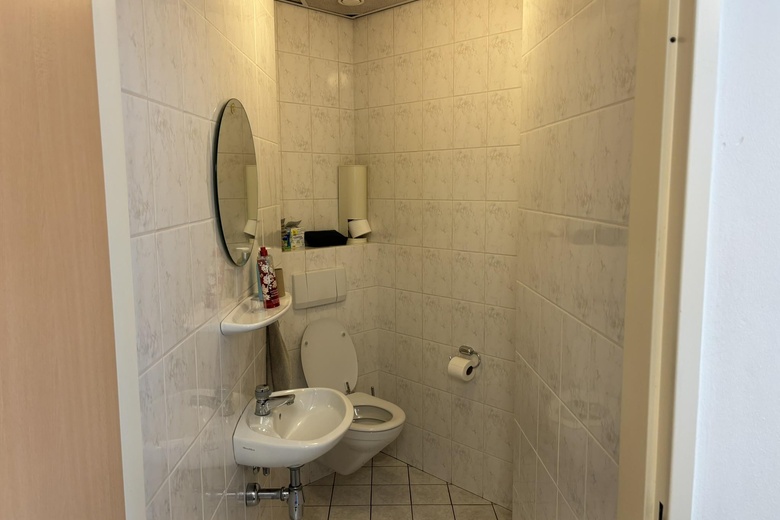 KantoorruimteaanVluchtoord 24<br/> inUden