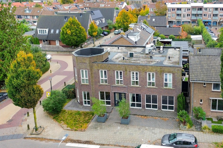 Bekijk foto 1 van Koningin Julianastraat 1 Bekijk foto 1 van Koningin Julianastraat 1