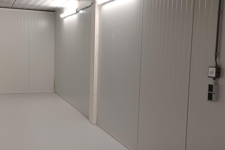 BedrijfsruimteaanRietgraaf 14<br/> inOosterhout BedrijfsruimteaanRietgraaf 14<br/> inOosterhout