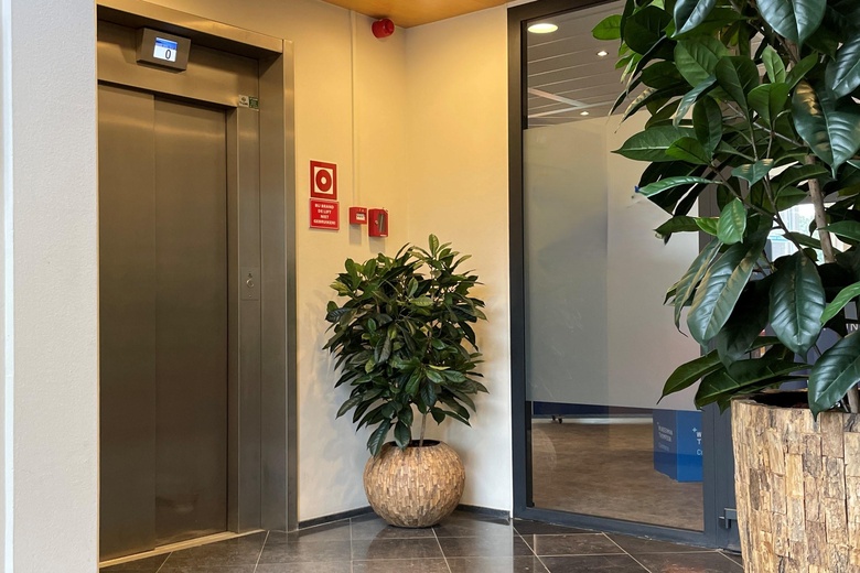 KantoorruimteaanLeeuwenveldseweg 3 f<br/> inWeesp