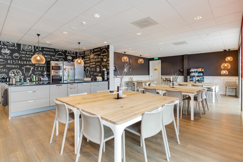 BedrijfsruimteaanLooier 5<br/> inNieuwkuijk BedrijfsruimteaanLooier 5<br/> inNieuwkuijk