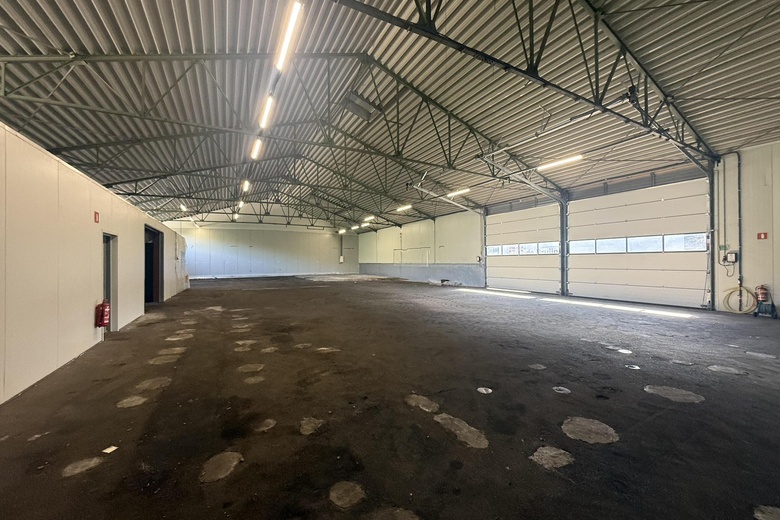 BedrijfsruimteaanWaalbandijk 115<br/> inDodewaard BedrijfsruimteaanWaalbandijk 115<br/> inDodewaard