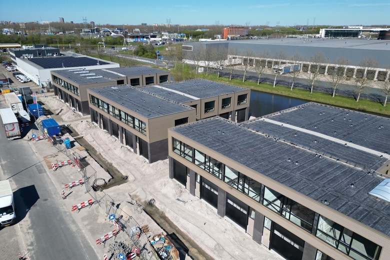 BedrijfsruimteaanOosteinde 5 a 13<br/> inBarendrecht