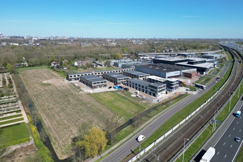 Bekijk foto Bedrijfsruimte aan de Driemanssteeweg 476 in Rotterdam