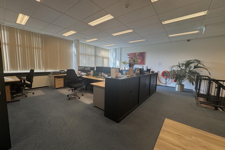 WinkelruimteaanMarkerkant 10 136 E<br/> inAlmere WinkelruimteaanMarkerkant 10 136 E<br/> inAlmere