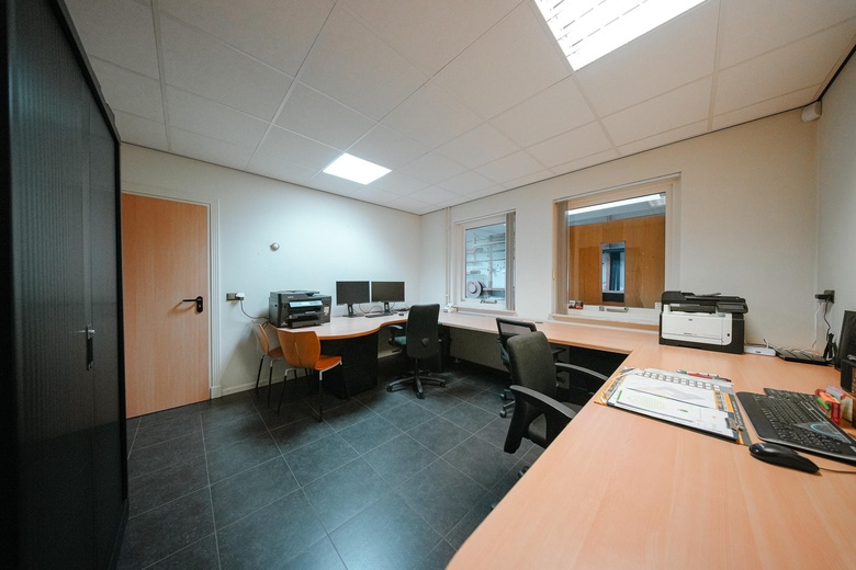 BedrijfsruimteaanBreedijk 19<br/> inHelmond BedrijfsruimteaanBreedijk 19<br/> inHelmond