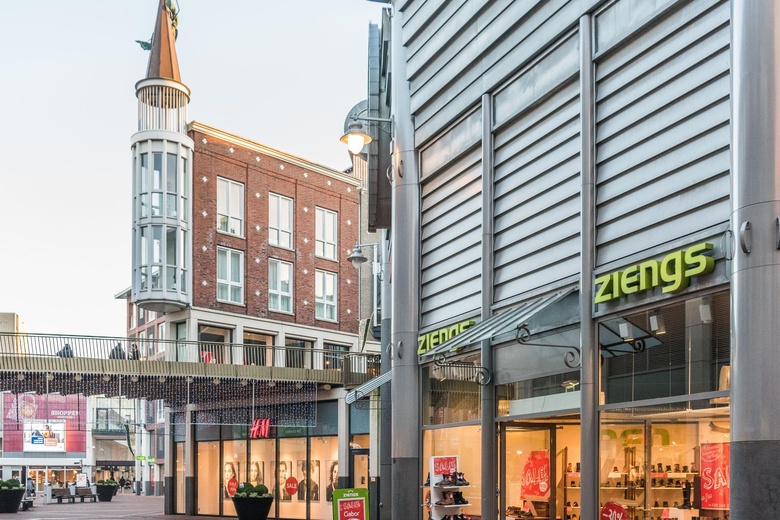 WinkelruimteaanUitstraat 115<br/> inSpijkenisse WinkelruimteaanUitstraat 115<br/> inSpijkenisse
