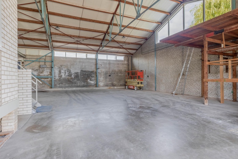 BedrijfsruimteaanMolendijk 38<br/> inKrimpen aan de Lek