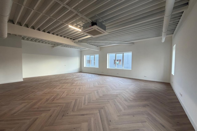 BedrijfsruimteaanVan der Waalsstraat 42<br/> inZoetermeer