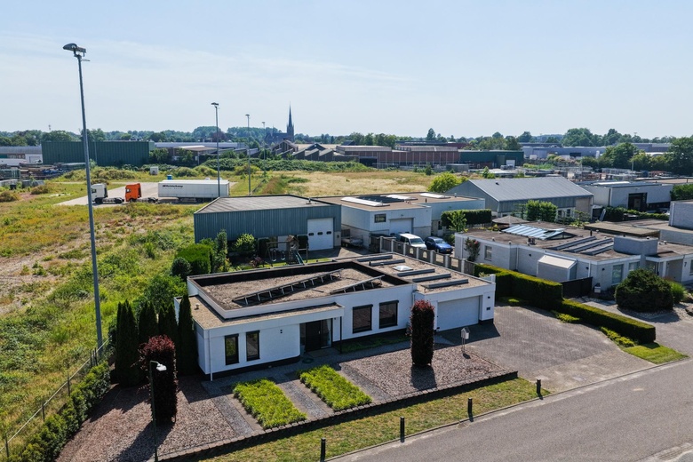 Bekijk foto Bedrijfsruimte aan de Trentstraat 5 in Beek en Donk Bekijk foto Bedrijfsruimte aan de Trentstraat 5 in Beek en Donk