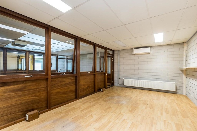 BedrijfsruimteaanAmbachtsweg 39 F<br/> inPijnacker