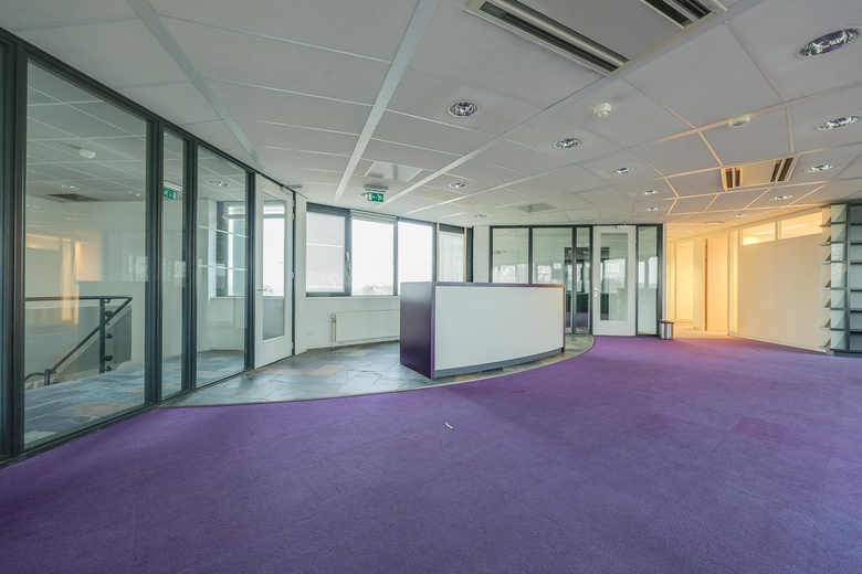 BedrijfsruimteaanVersterkerstraat 4<br/> inAlmere