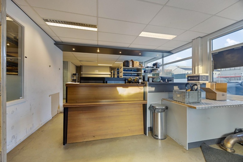 BedrijfsruimteaanIndustrieweg 20<br/> inSliedrecht BedrijfsruimteaanIndustrieweg 20<br/> inSliedrecht