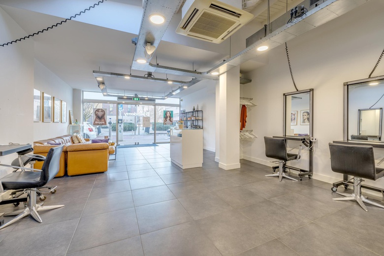 WinkelruimteaanBeekstraat 68<br/> inArnhem WinkelruimteaanBeekstraat 68<br/> inArnhem