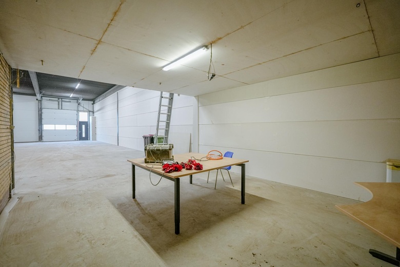 BedrijfsruimteaanOranjelaan 42 j<br/> inBeek en Donk