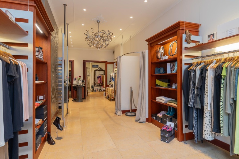 WinkelruimteaanHaarlemmerstraat 18<br/> inLeiden WinkelruimteaanHaarlemmerstraat 18<br/> inLeiden