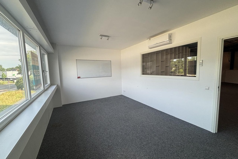 BedrijfsruimteaanNewtonstraat 67<br/> inZoetermeer