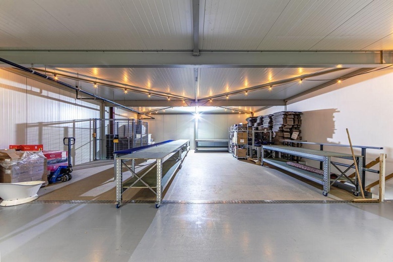 BedrijfsruimteaanBoekweitstraat 82<br/> inNieuw-Vennep BedrijfsruimteaanBoekweitstraat 82<br/> inNieuw-Vennep