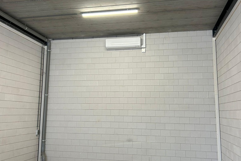 BedrijfsruimteaanKnibbelweg 73<br/> inZevenhuizen