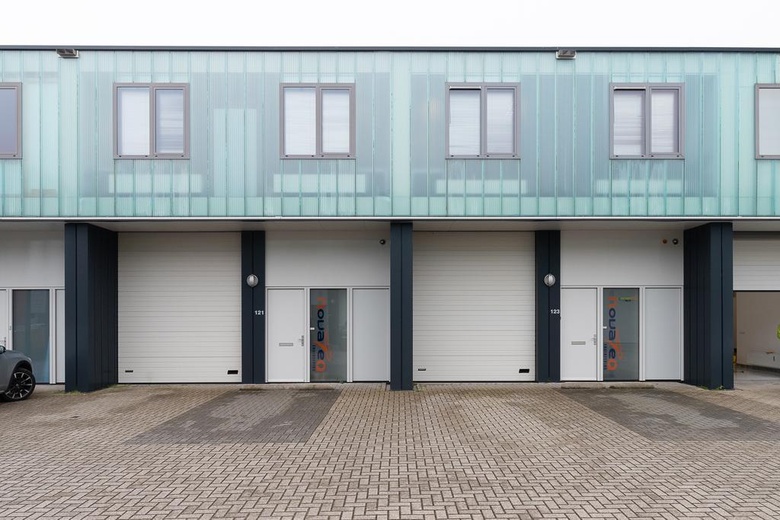 BedrijfsruimteaanPesetaweg 121<br/> inNieuw-Vennep